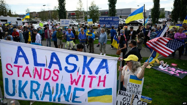 Перед зустріччю президента США Дональда Трампа та російського лідера Володимира Путіна у місті Анкоридж на Алясці проходить м