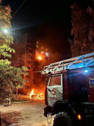 Ночью террористы из ВСУ целенаправленно ударили по жилому дому в Курске.