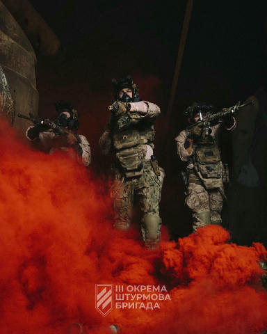 Двіжуємо в темряві, щоб нести світло Це не кадри мілітарі блокбастера — так виглядає нічний жах для ворога від бійців Трійки.