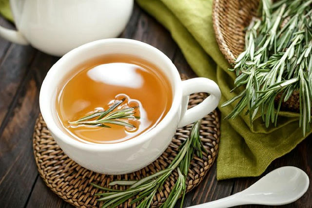 ✅Чай з розмарину допоможе при схудненні🍵 🔹Деякі називають розмарин "травою, яка спалює жир". Розмариновий чай містить біоло