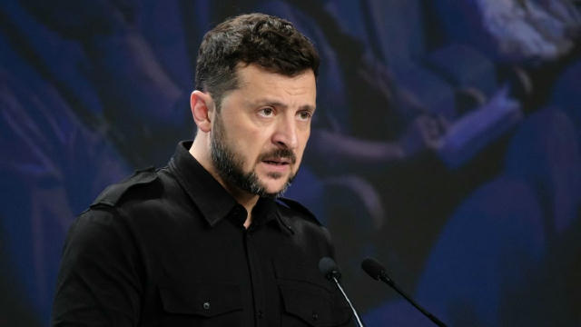 ⚡️Скандал: українці масово висловлюються щодо Зеленського У політичному просторі все ще точаться дискусії про майбутнє країни