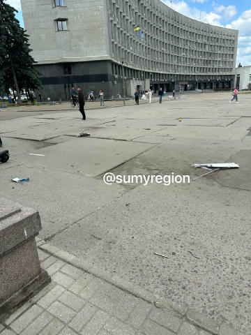 ❗️Влучання БПЛА на площі у центрі Сум, — місцеві ЗМІ Тривогу оголосили лише через 20 хвилин після вибуху. Україна Live