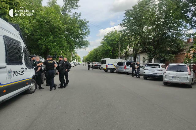 У Житомирі сталася стрілянина. Відомо про двох загиблих, — «Суспільне» Очевидці кажуть, що стрілянина сталася біля місцевого 