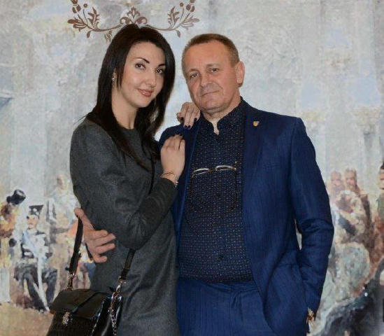 ⚡️За оновленими даними чоловік під’їхав до авто своєї колишньої і вистрілив в неї, після чого застрелився сам У пари був трив