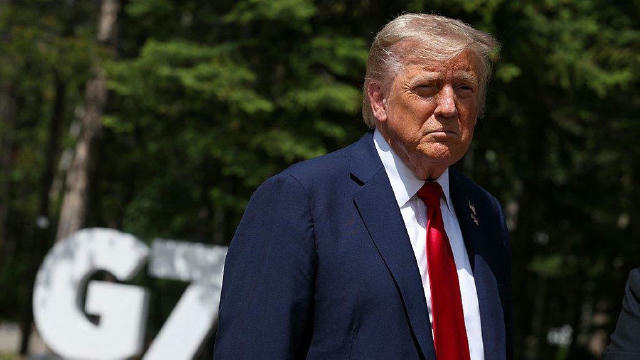 На саммите G7 в Канаде Трамп заявил, что не спешит с введением новых санкций против рф, поскольку ожидает, будет ли достигнут