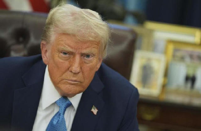 Екстрена нарада Трампа з командою нацбезпеки у Білому домі завершилася, — CNN Раніше видання Axios писало, що на цій нарадіоб
