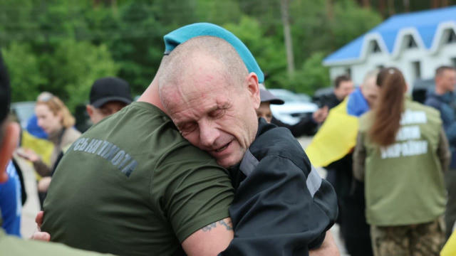 Більшість воїнів, які повертаються сьогодні з російського полону, перебувала там понад два роки. І ось нарешті вони вдома. Це