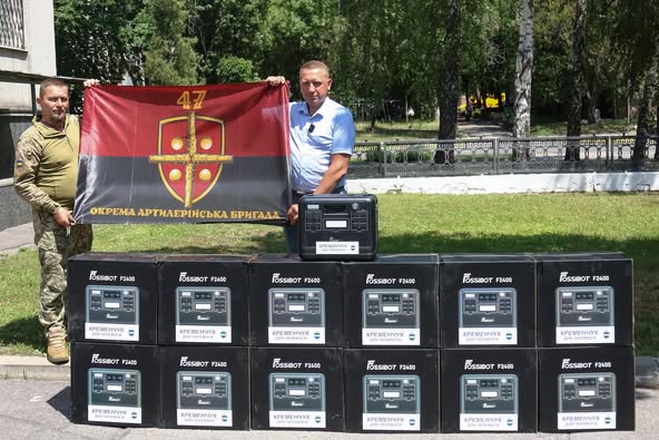 👩🏻‍🚀 Українським артилеристам передали партію зарядних станцій Fossibot на 2400 Вт кожна. Завдяки ним бійці завжди матимут