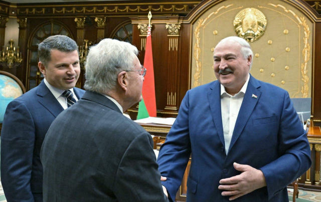 😐 Лукашенко во время встречи с Келлоггом заявил, что своим приездом в Беларусь тот "наделал в мире много шума" Как пишут бел