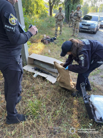 🤬 Автомат, гранатомет, 6 гранат та 4 запали до них: з таким арсеналом у Шахтарському затримали місцевого торгівця зброєю 45-