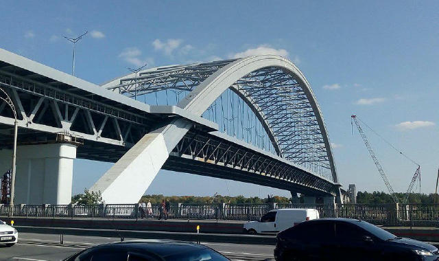 Влада Києва витратить ще 1,2 мільярда на завершення будівництва мосту на Троєщину Комунальне підприємство "Дирекція будівницт