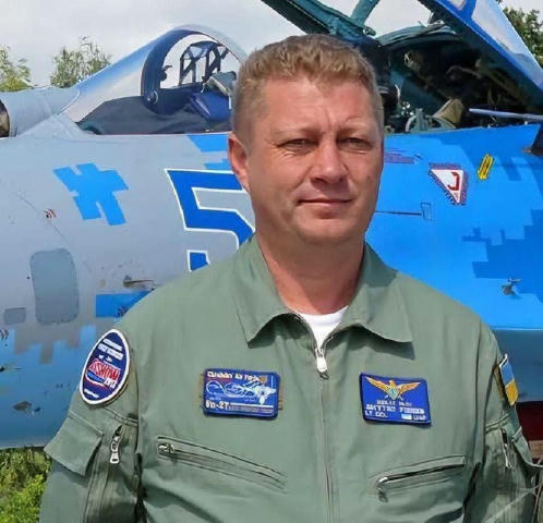 🕯🎖Зеленський присвоїв звання «Герой України» посмертно: 🔵 полковнику авіації Дмитру Фішеру; 🔵 азовцю Назарію Гринцевичу «