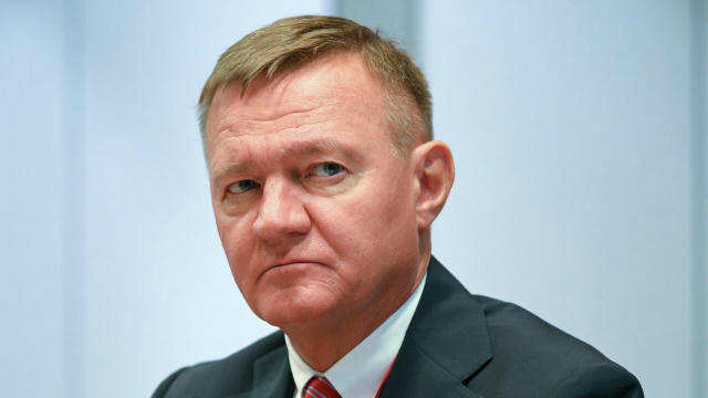 ⚡️Роман Старовойт покончил с собой дома в Одинцово, сообщает источник SHOT. Сегодня его сняли с должности главы Минтранса РФ.
