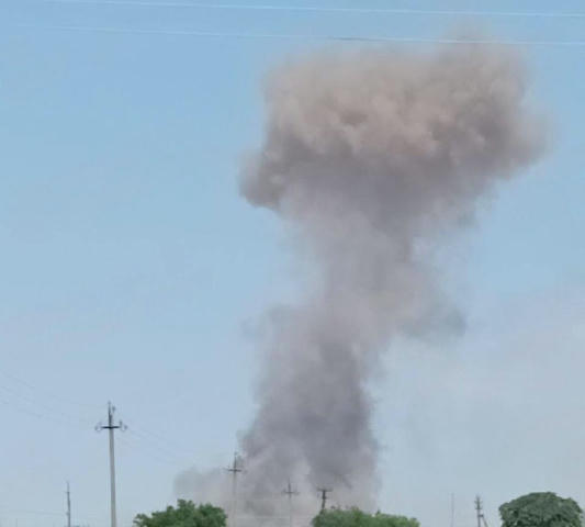 😡На Миколаївщині горить склад боєприпасів — Сили оборони Півдня Імовірно, пожежа спалахнула через горіння сухої трави. Коман