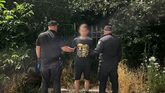 🏃‍♂️ Втринадцяте намагався втекти — і знову облажався. На Закарпатті спіймали 19-річного львів’янина, який пішки сунув до Уг
