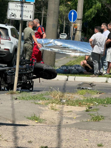 На Люстдорфской дороге (Бреуса) сбили мотоциклиста Ссылка на нас - https://t.me/+XQJhAcf4zqUyZDMy Одесса как она есть | Наша 