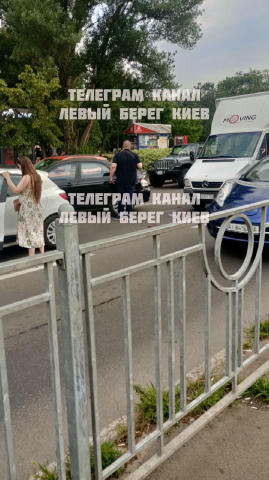 😬Тройнічок на Ревуцького Можливо ускладнений рух. ㅤ ➡️ Запропонувати новину 👉Підписатись: @kiev_levyy_bereg