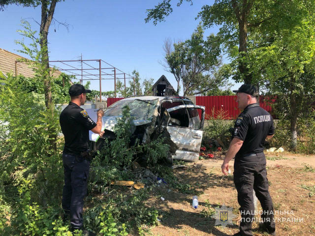 🚗 На трассе Одесса — Арциз в Болградском районе женщина за рулём Volkswagen съехала с дороги и врезалась в дерево. В машине 