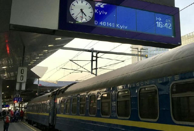 🚂 Затримується рух низки поїздів до Києва через нічну негоду Вночі на території Угорщини та Словаччини було частково зупиние