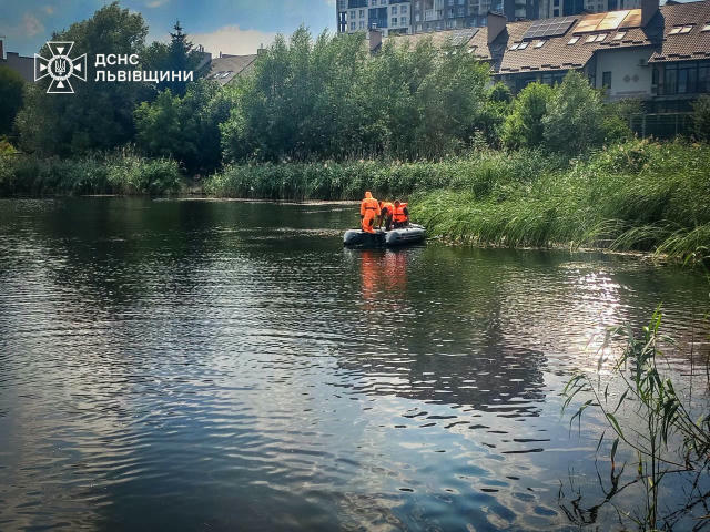 🌊 Вчора у водоймі на Львівщині потонули двоє людей. У Львові на території ресторанного комплексу «Гуцульська Гражда» на вули