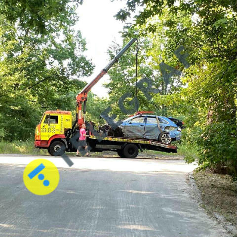 😳 У Києві розбили вщент Bentley Bentayga через день після купівлі. Київський бізнесмен вирішив «обмити» покупку з другом, по