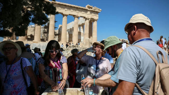 Acropolis closes as Greece scorches in 42°C heat The Acropolis in Athens will shut between 13:00–17:00 local time on Tuesday 