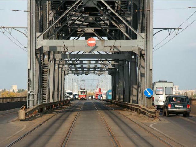 🚧Старий міст частково перекриють на півтора року через ремонт трамвайної лінії З 19 липня 2025 до 31 грудня 2026 обмежать пр