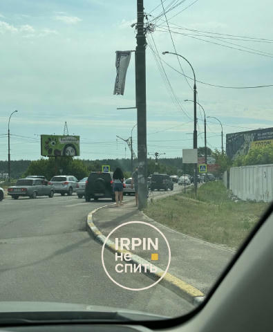 Виїзд з Ірпеня стоїть – величезний затор на Соборній та Університетській. Від ЖК «Центральний» до Ірпіньводоканалу – близько 