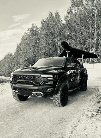 🤬Російські війська використовують американські пікапи Dodge для запуску безпілотників Shahed по Україні - Clash Report Украї