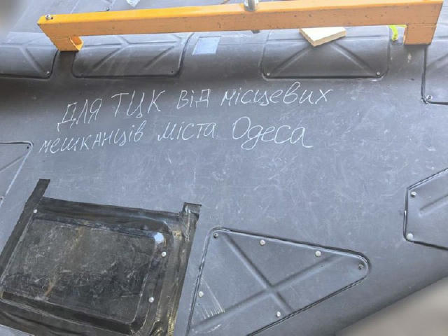 🤬русня публікує фото ударних БПЛА з написом «для ТЦК від місцевих мешканців міста Одеса». 🔴 Правда Україна | Підписатись