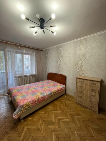 Аренда / посуточно 🛏 проспект Гагарина 🌊 до моря 10 минут 3/5 этаж 2 раздельные комнаты, балкон, смежный санузел , кухня Ук