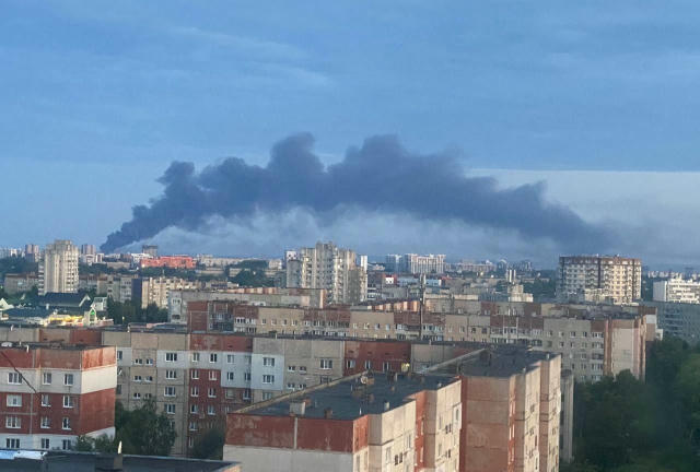 Военные объекты в западных регионах Украины стали целями ночных ударов ВС РФ. Взрывы звучали во Львове и Луцке. Огневое пораж