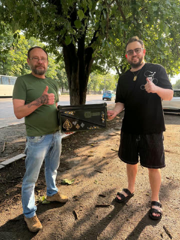 За донат від 200 грн у вас буде 1 квиток виграти цей «короб металевий для гранат гранатомета Мк-19” американська штука:) 1000