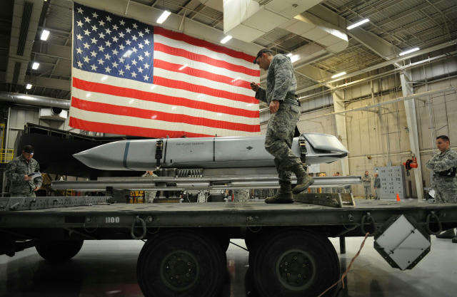 ⚡️Запасов ракет США хватит всего на 8 дней боевых действий, — заявил экс-советник министра обороны США Макгрегор. 🇷🇺Первый 