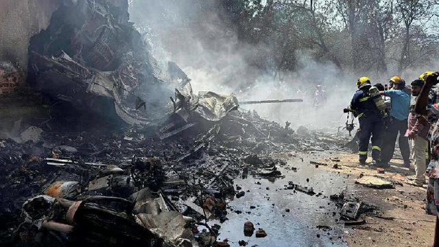 В Индии потребовали от WSJ и Reuters опровержения материалов, обвиняющих пилота в крушении самолета Air India,— агентство ANI
