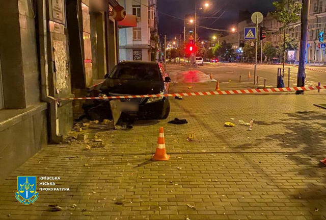 Учора на Великій Васильківській у Києві сталася трагедія. Водій у стані алкогольного сп’яніння вилетів на тротуар і збив жінк