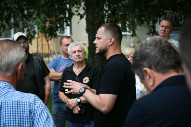 Провели з головою Агентства відновлення Сергієм Сухомлином виїзну нараду з жителями військового містечка у Гостомелі, які чек
