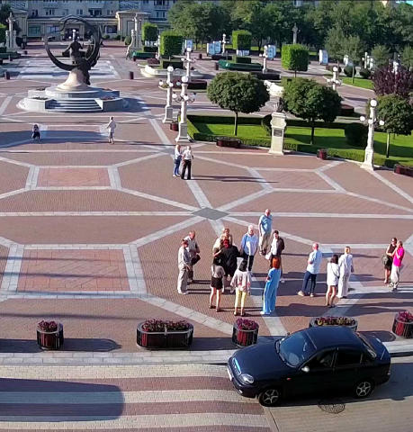 Де ж ви мітингуючі за мера Може вас скосила якась хвор Чи то грип, політики холера, Чи то срачка, чи міцний запор? Бо сашко у