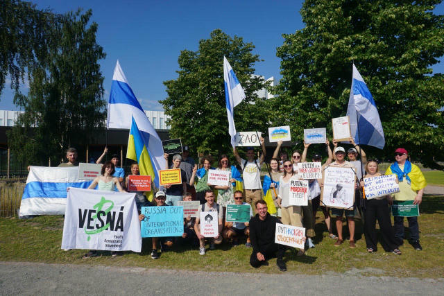 31.7 в Хельсинки возле дворца «Финляндия» состоялась акция против участия представителей Кремля в Конференции ОБСЕ Helsinki+5