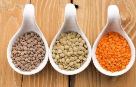 Продукти, котрі здатні замінити м'ясо ✅ - Сочевиця, нут і горох містять у собі клітковину і білок, який за якістю не поступає