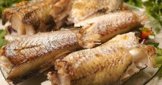 Користь минтая 🐟 • Минтай містить багато білка, вітаміни групи B, омега-3 жирні кислоти та мінерали. • В цій рибі багато віт